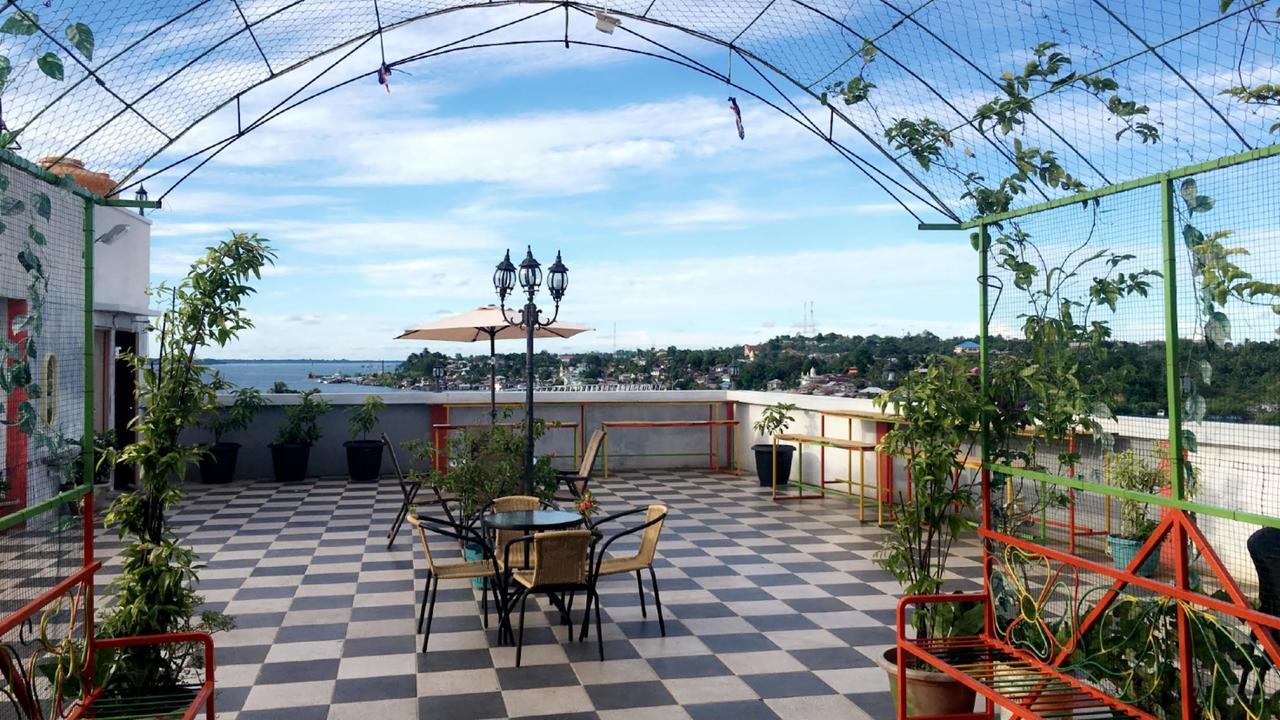 Syafira Hotel Langgur Eksteriør billede