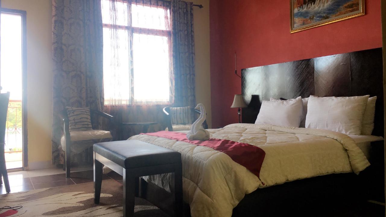 Syafira Hotel Langgur Eksteriør billede