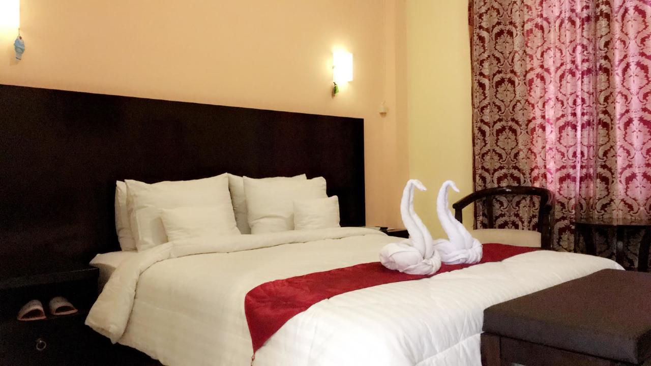 Syafira Hotel Langgur Eksteriør billede