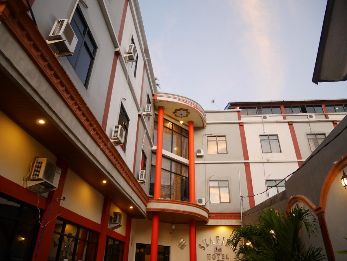 Syafira Hotel Langgur Eksteriør billede